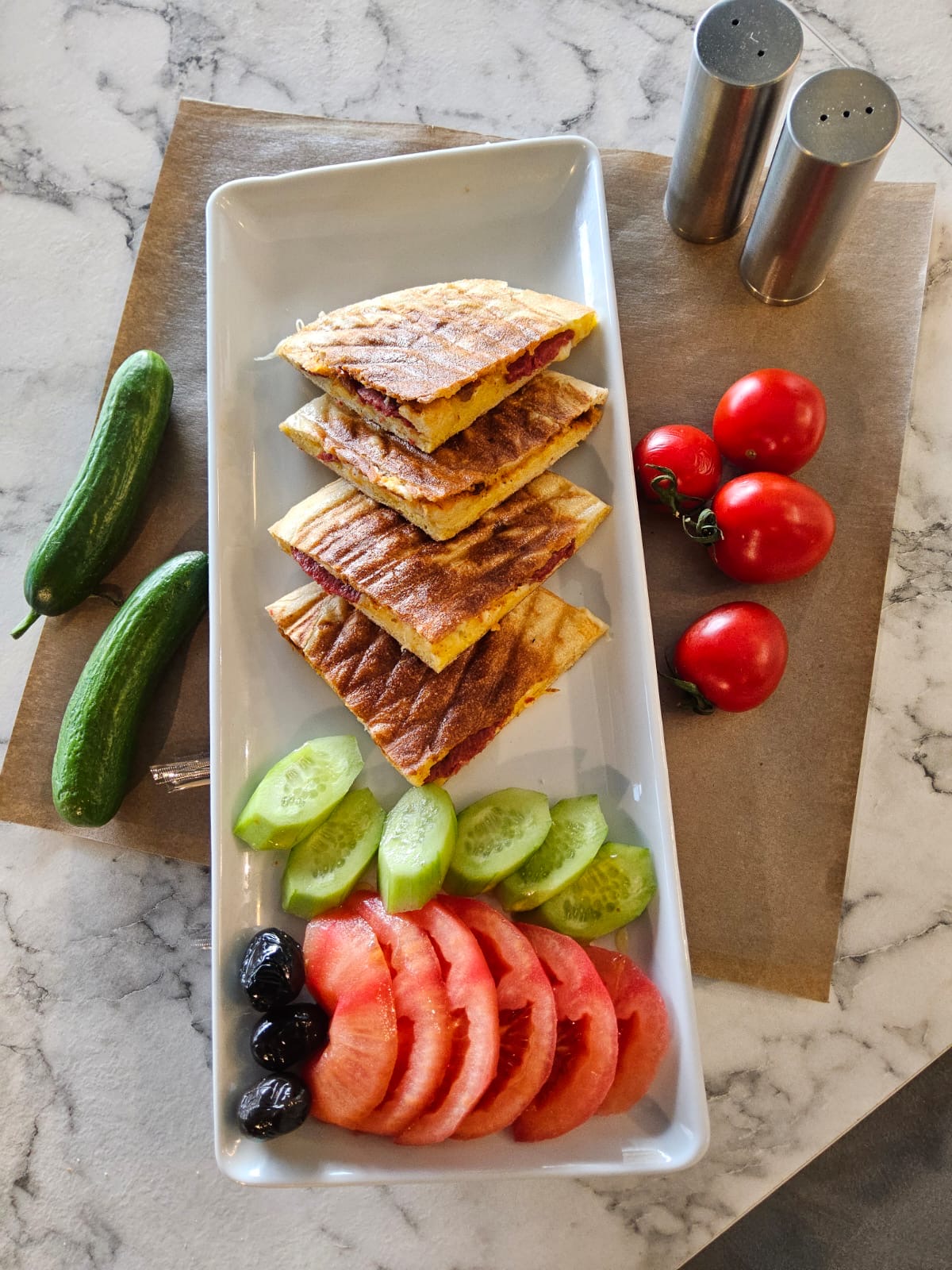 Karışık bazlama(acuka,kaşar,sucuk)